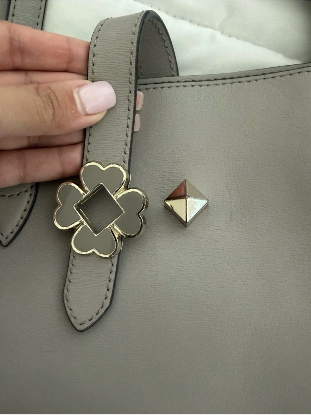 Kate Spade Kaci Small Tote Gray Leather Clover Turnlock Shoulder Bag FLAWED - Picture 7 of 11